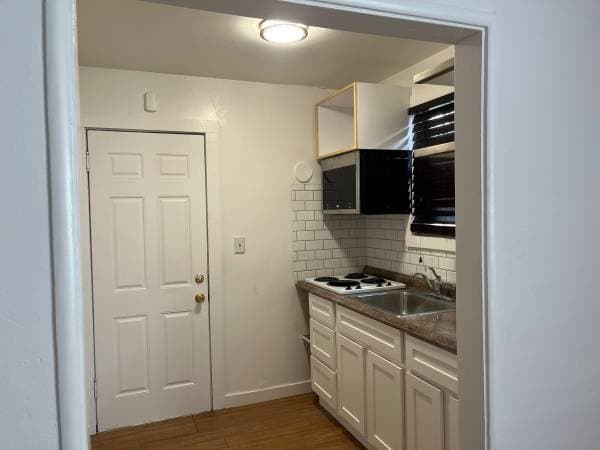 In Law Adus on 1/2 San Carlos Avenue · Oakland photo 2