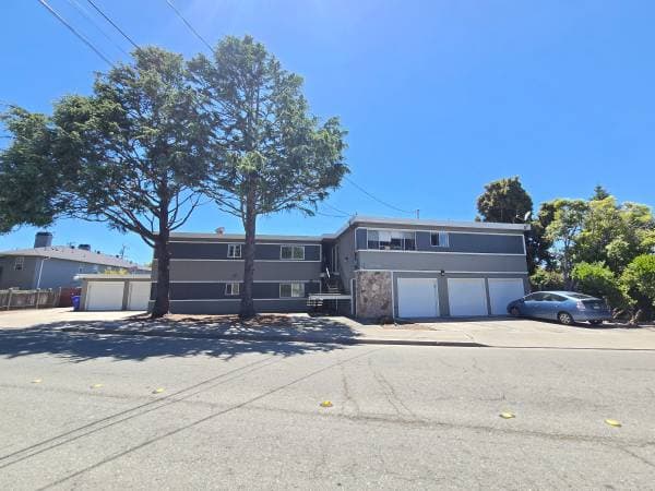 2BR/1BA Apartment on San Joaquin Street · Richmond photo 1