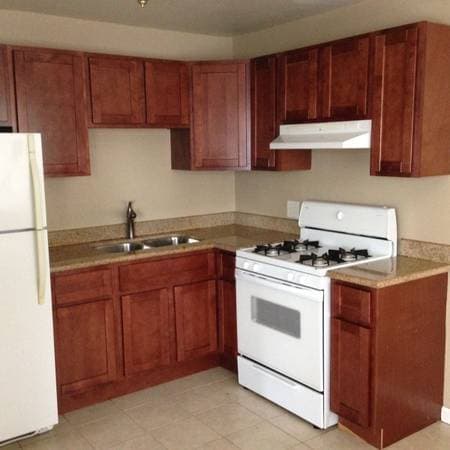 3BR/1BA Apartment · Oakland photo 1