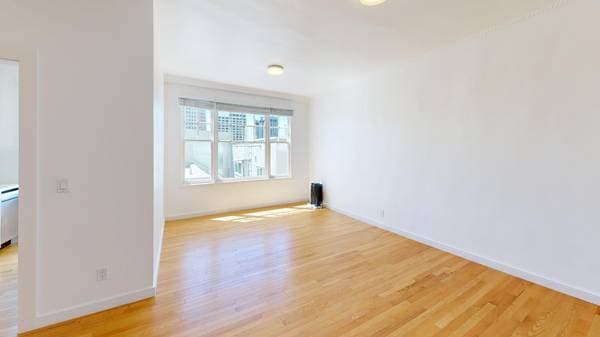 0BR/1BA Apartment on California · San Francisco photo 1