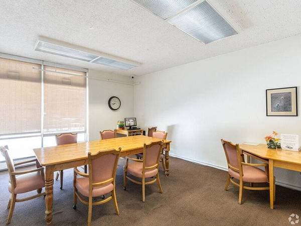 0BR/1BA Apartment on Carlmont Drive · Belmont photo 4