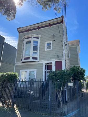 3BR/2BA Duplex on 12th St · Oakland photo 2