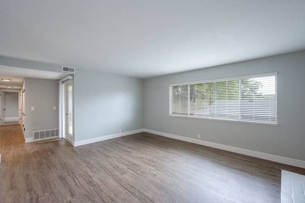 3BR/2BA Apartment · Larkspur photo 4