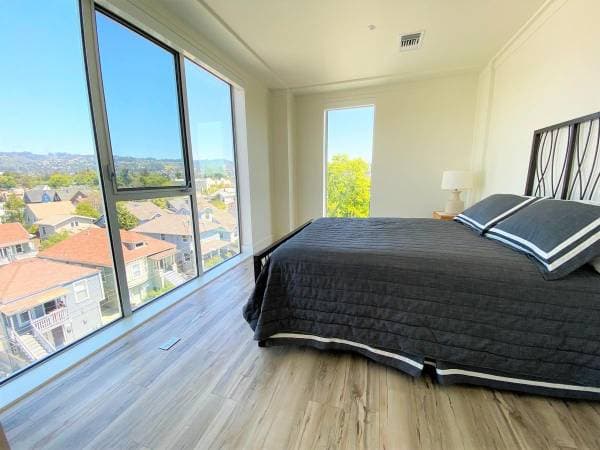 2BR/2BA Apartment on Telegraph Ave. · Oakland photo 1