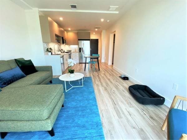 2BR/2BA Apartment on Telegraph Ave. · Oakland photo 3
