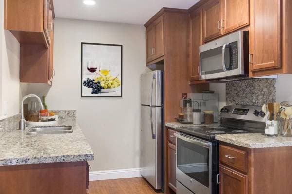 2BR/1BA Apartment on Pine Street · Martinez photo 1