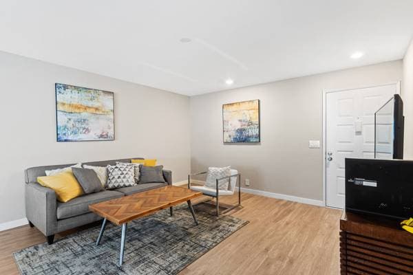 Available Now Is A Beautiful Condo Located In Campbell! photo 4