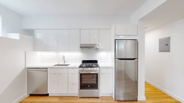 1BR/1BA Apartment on Washington St - 27 · San Francisco photo 1