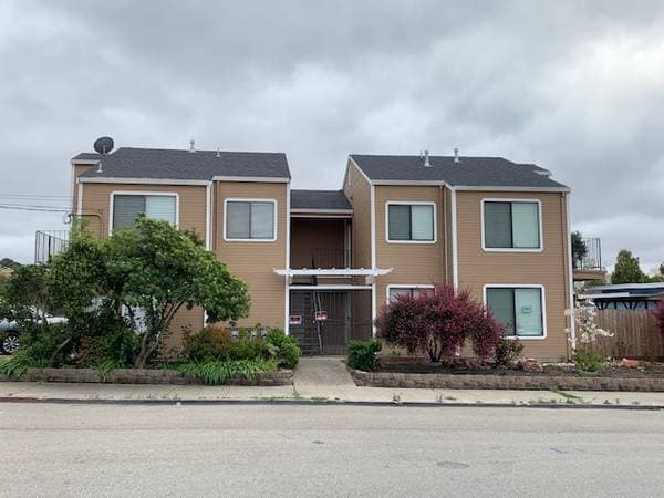 Apartments on Foothill Boulevard · Oakland photo 1