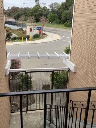Apartments on Foothill Boulevard · Oakland photo 5