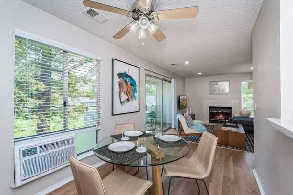 2BR/1BA Townhouse on Lakeville Cir · Petaluma photo 4