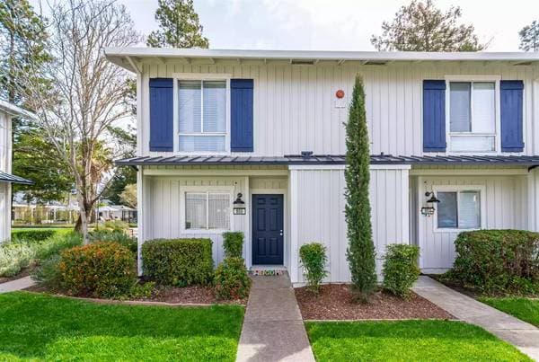 1BR/1BA Apartment on Lakeville Cir · Petaluma photo 3