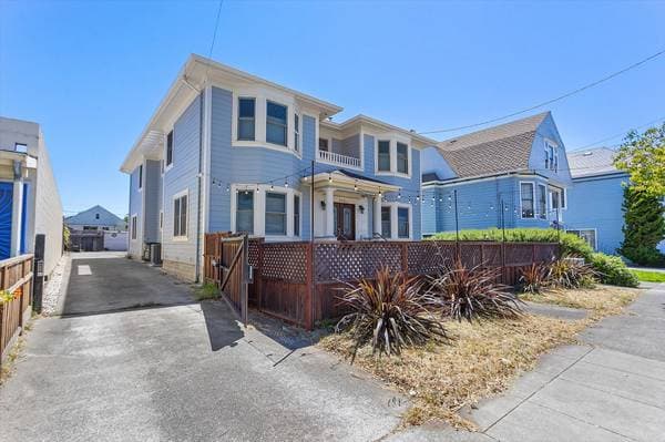 4BR/4BA Duplex on Lincoln Ave · Alameda photo 3