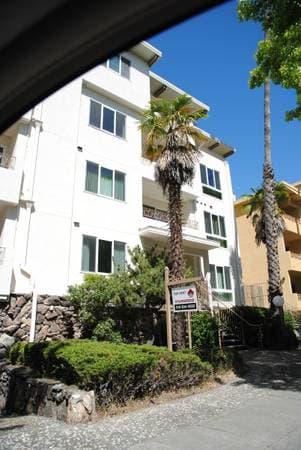 Apartments on Lee Street · Oakland photo 1