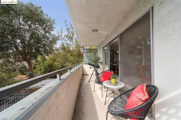 1BR/1BA Condo on Warring St · Berkeley photo 3