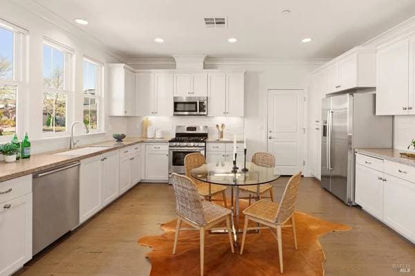 1BR/1BA Single Family House on Camellia Cir · Larkspur photo 2