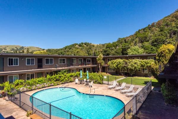 Lanai Apartments photo 4