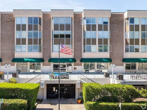 0BR/1BA Apartment on Carlmont Drive · Belmont photo 4