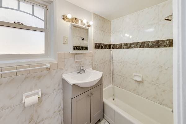 2BR/2BA Other · Burlingame photo 2