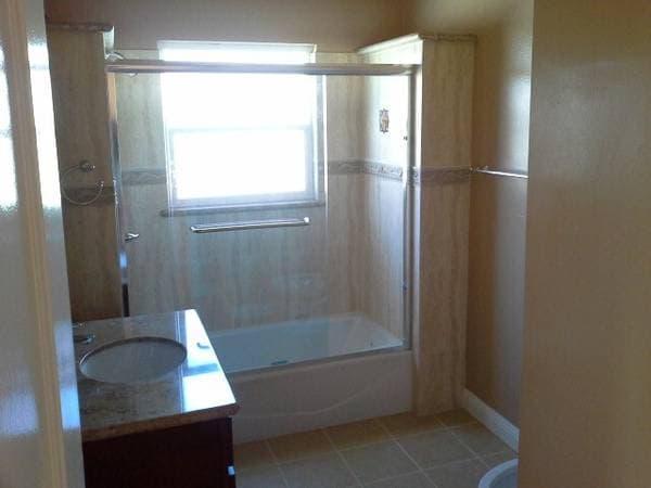 2BR/1BA Apartment · Oakland photo 2