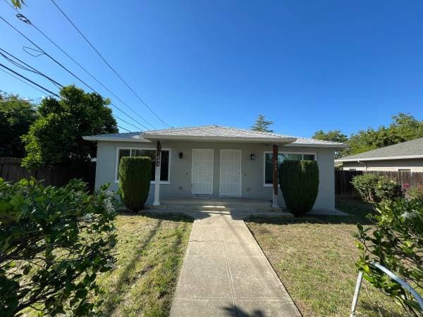 1BR/1BA Duplex on E. 6th Street Near Alexander Street · Gilroy photo 1