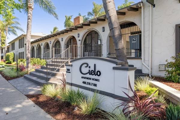 2BR/1BA Apartment on Hollis Avenue · Campbell photo 3