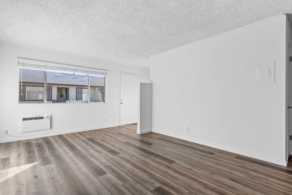 2BR/1BA Apartment on Hollis Avenue · Campbell photo 5