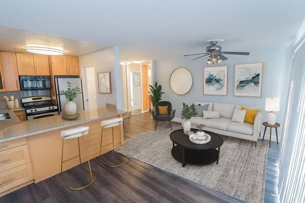 1BR/1BA Apartment on Oxford Way · Belmont photo 4