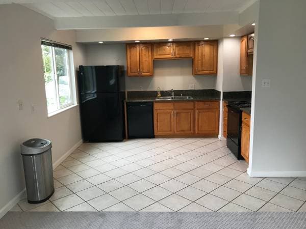 2BR/1BA Apartment on Golden Gate Avenue · Richmond photo 1