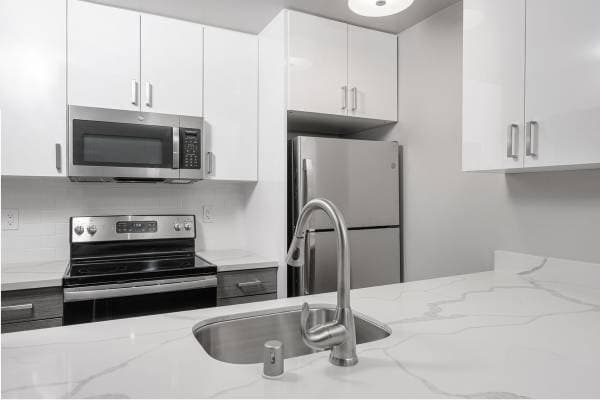1BR/1BA Apartment on Rainbow Dr · Mountain View photo 2