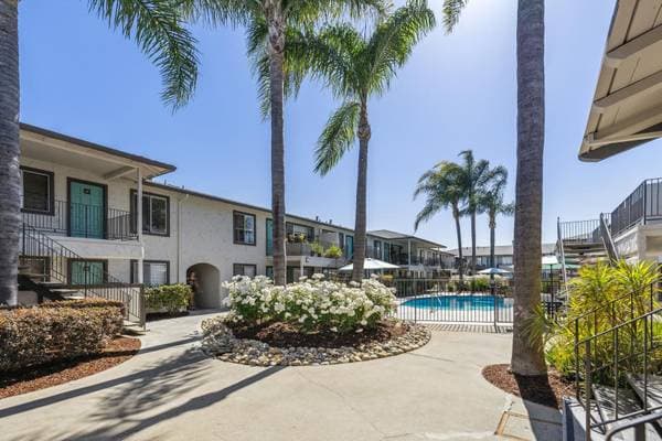 1BR/1BA Apartment on Hollis Avenue · Campbell photo 1