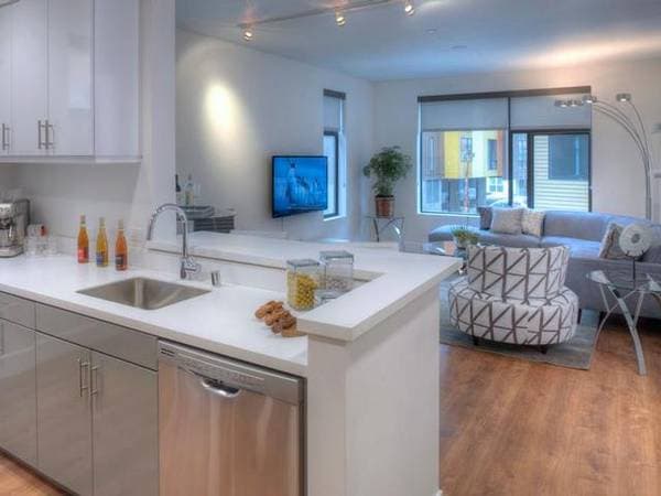 2BR/1BA Apartment on 3rd St. · San Francisco photo 2