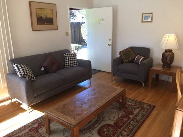 1BR/1BA Apartment · Stanford photo 5