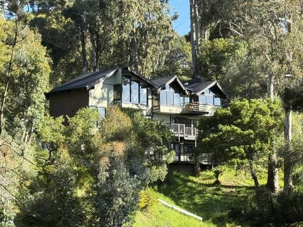 Apartments on Sea View Avenue · San Rafael photo 1
