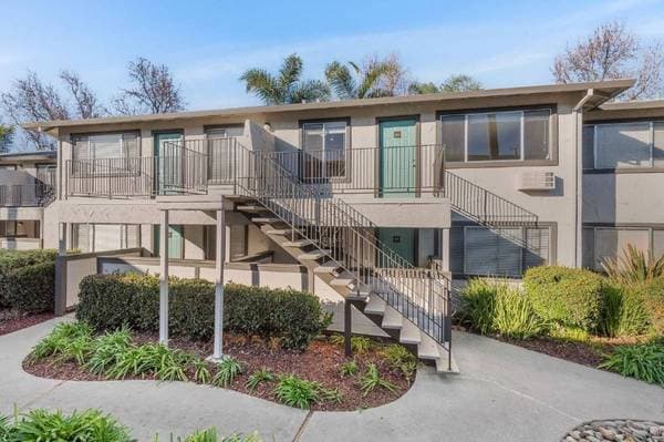 1BR/1BA Apartment on Hollis Avenue · Campbell photo 4