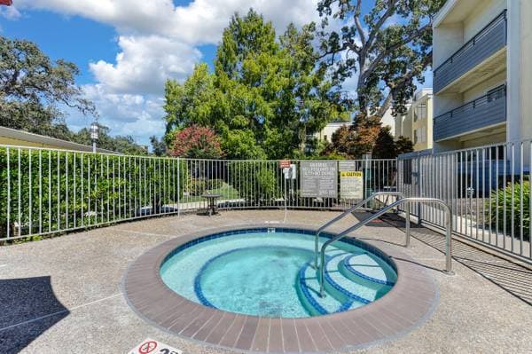 2BR/1BA Apartment on Creekside Drive · Walnut Creek photo 3