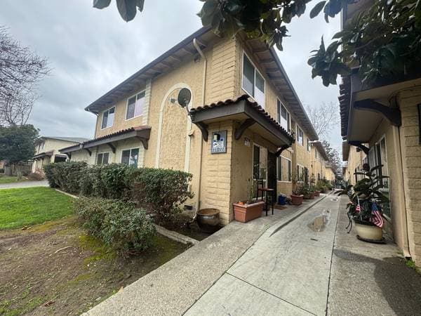 2BR/1BA Apartment on Menker Ave · San Jose photo 1