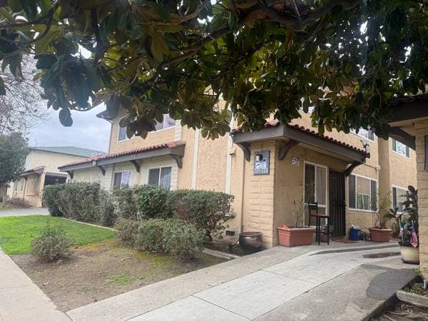 2BR/1BA Apartment on Menker Ave · San Jose photo 2