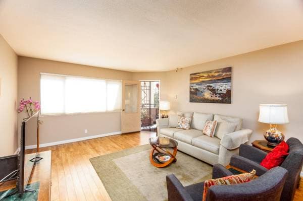 1BR/1BA Condo · Burlingame photo 1