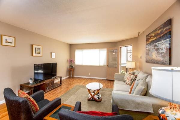 1BR/1BA Condo · Burlingame photo 2