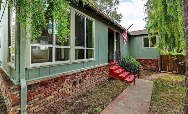 2BR/1BA Single Family House · Hayward photo 1
