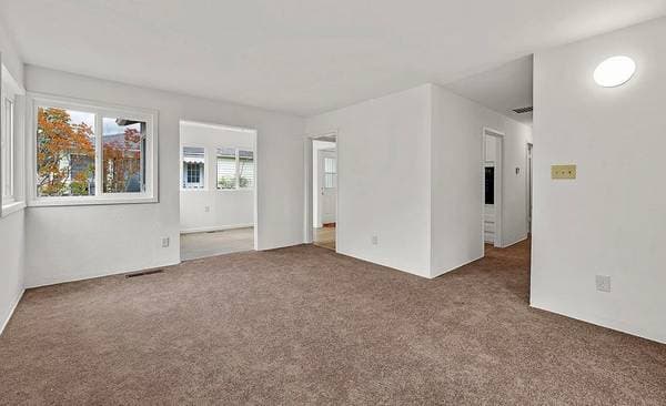 2BR/1BA Single Family House · Hayward photo 2