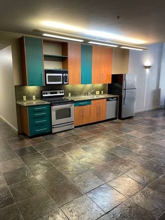 1BR/1BA Loft on Dennison Street · Oakland photo 2