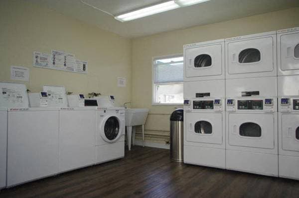 2BR/1BA Townhouse · San Leandro photo 3