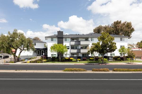 1BR/1BA Apartment on Harder Road · Hayward photo 2