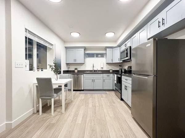 460 28th St (NEW) photo 2
