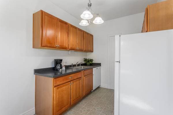 Apartments on Hanover Avenue · Oakland photo 5