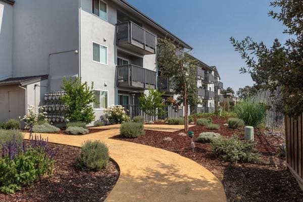 2BR/1BA Apartment on Hancock Street · Hayward photo 5