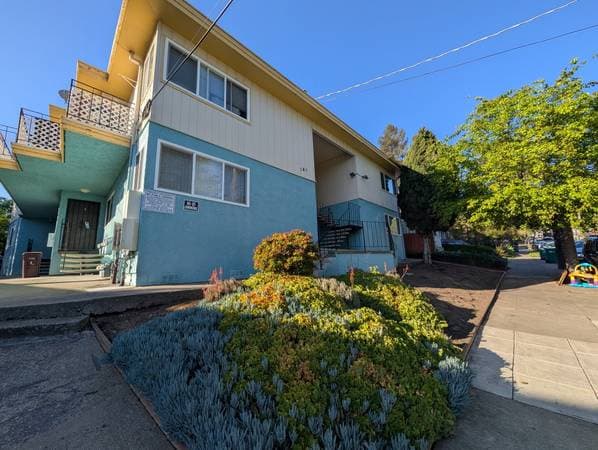 2BR/1BA Apartment · Oakland photo 1