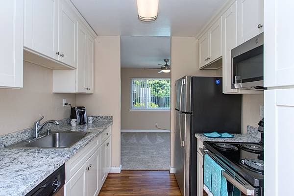 2BR/1BA Apartment · Los Altos photo 2